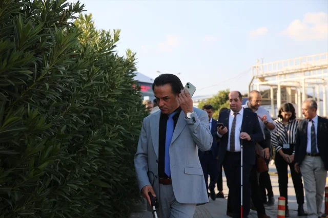 Görme Engelliler İçin Devrim: 'Görünen Adımlar' Uygulaması Nasıl Çalışıyor?