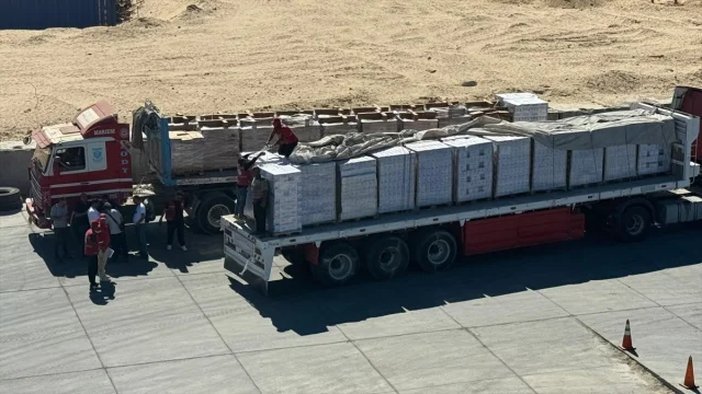 Türkiye'nin 17. İyilik Gemisi El-Ariş Limanı'nda Yardımlara Başladı