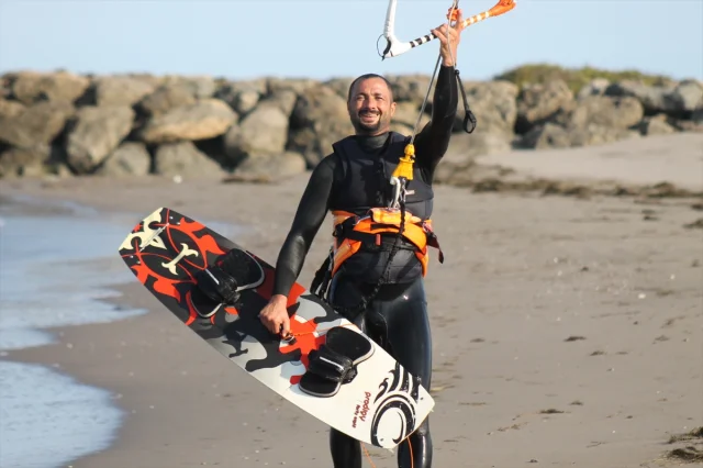 Karadeniz'de Rüzgarla Dans: Kitesurf Tutkunları Samsun'da Bu...