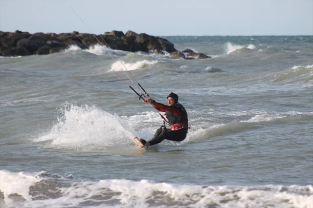 Karadeniz'de Rüzgarla Dans: Kitesurf Tutkunları Samsun'da Buluştu
