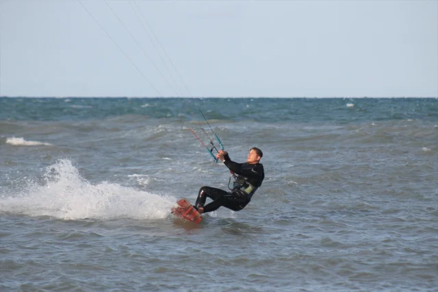 Karadeniz'de Rüzgarla Dans: Kitesurf Tutkunları Samsun'da Buluştu