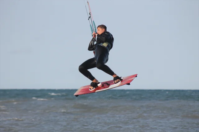Karadeniz'de Rüzgarla Dans: Kitesurf Tutkunları Samsun'da Buluştu