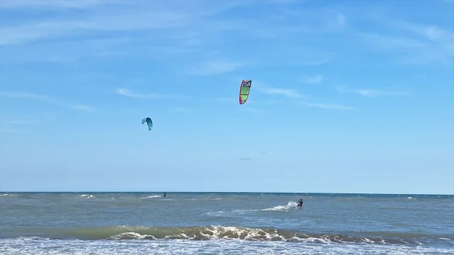 Karadeniz'de Rüzgarla Dans: Kitesurf Tutkunları Samsun'da Buluştu