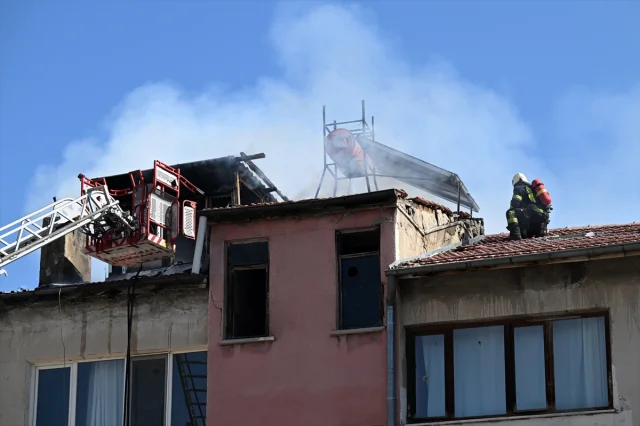 Kayseri'de Yangın Panik Yarattı: İki Katlı Binada Hasar Meydana Geldi