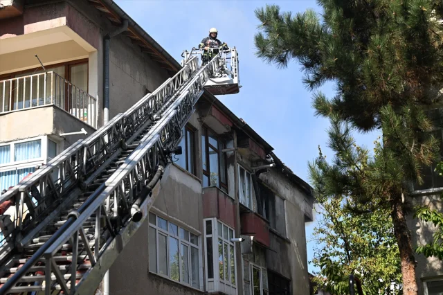 Kayseri'de Yangın Panik Yarattı: İki Katlı Binada Hasar Meydana Geldi