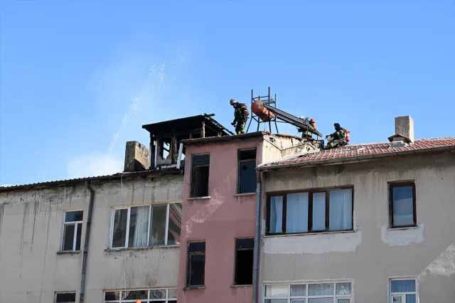 Kayseri'de Yangın Panik Yarattı: İki Katlı Binada Hasar Meydana Geldi