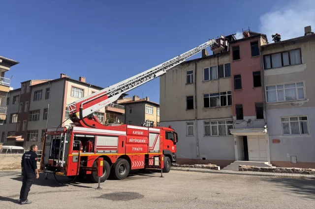 Kayseri'de Yangın Panik Yarattı: İki Katlı Binada Hasar Meydana Geldi