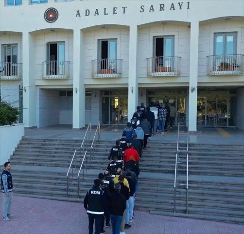 Muğla'da geniş çaplı operasyon 13 göçmen kaçakçısı tutuklandı