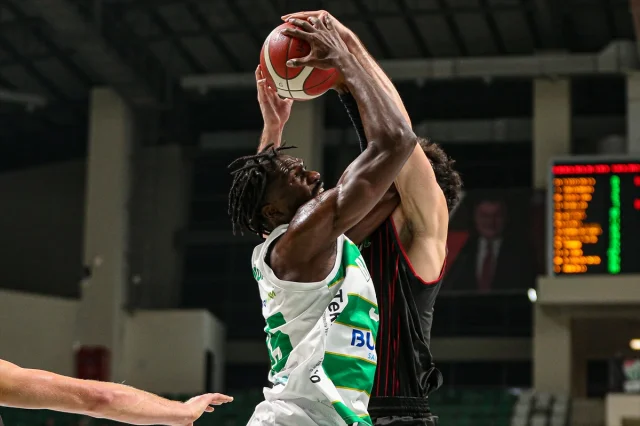 Bursaspor'un Zafer Serisi Sürüyor: Glint Manisa Engelini Aştı