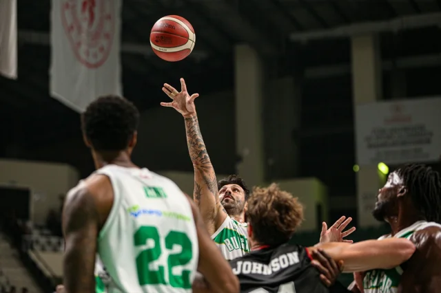 Bursaspor'un Zafer Serisi Sürüyor: Glint Manisa Engelini Aştı