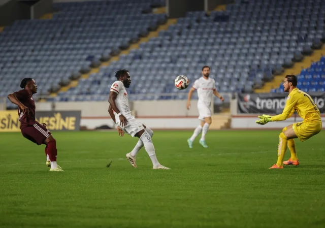 Arca Çorum FK'nın Gösterişli Galibiyeti: Hatayspor'u 4-1'le Geçti