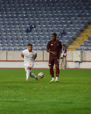 Arca Çorum FK'nın Gösterişli Galibiyeti: Hatayspor'u 4-1'le Geçti