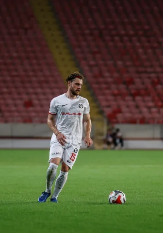 Arca Çorum FK'nın Gösterişli Galibiyeti: Hatayspor'u 4-1'le Geçti