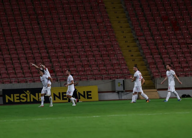 Arca Çorum FK'nın Gösterişli Galibiyeti: Hatayspor'u 4-1'le Geçti