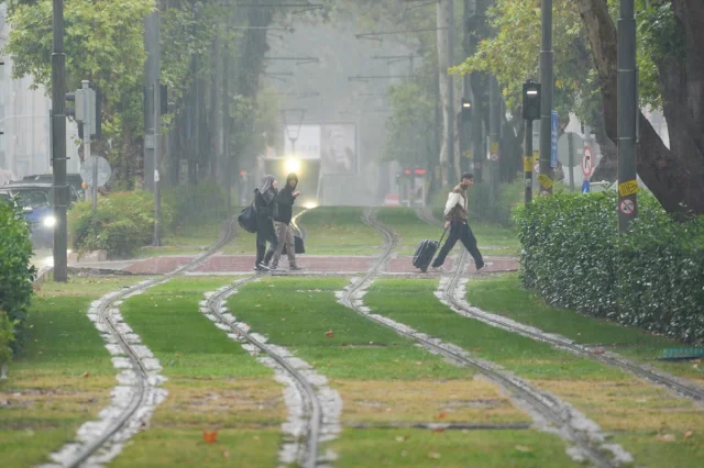 İzmir'de Sağanak Yağış Hayatı Felç Etti