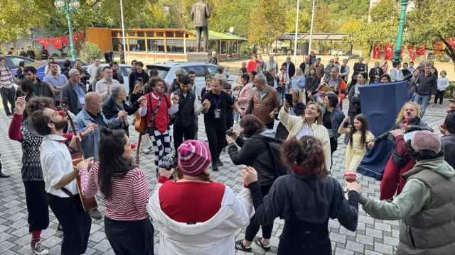 Artvin Tiyatro Festivali başladı: Renkli ve coşkulu anlar