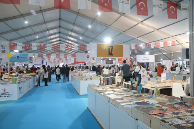 Kahramanmaraş Kitap Fuarı Kitapseverleri büyülüyor