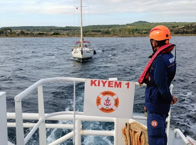 Çanakkale Boğazı'nda Tekne Draması: Kritik Operasyonla Kurtu...