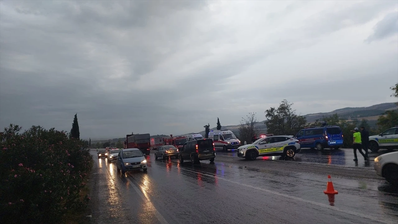 Denizli'de Feci Kaza: Midibüs Devrildi, 1 Kişi Hayatını Kaybetti