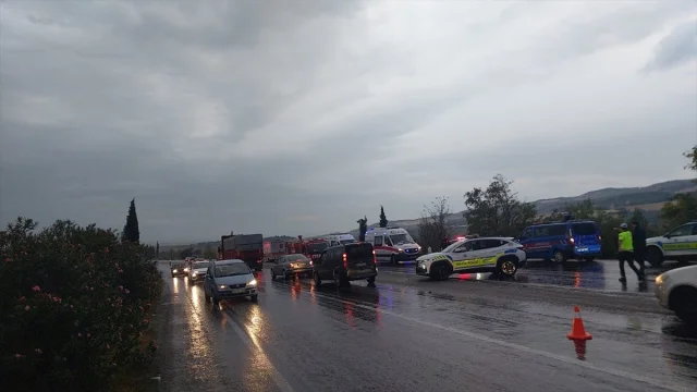 Denizli'de Feci Kaza: Midibüs Devrildi, 1 Kişi Hayatını Kayb...