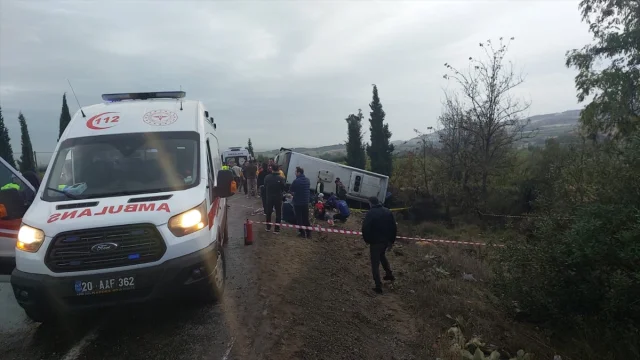 Denizli'de Feci Kaza: Midibüs Devrildi, 1 Kişi Hayatını Kaybetti
