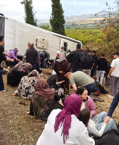 Denizli'de Feci Kaza: Midibüs Devrildi, 1 Kişi Hayatını Kaybetti