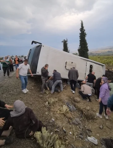 Denizli'de Feci Kaza: Midibüs Devrildi, 1 Kişi Hayatını Kaybetti