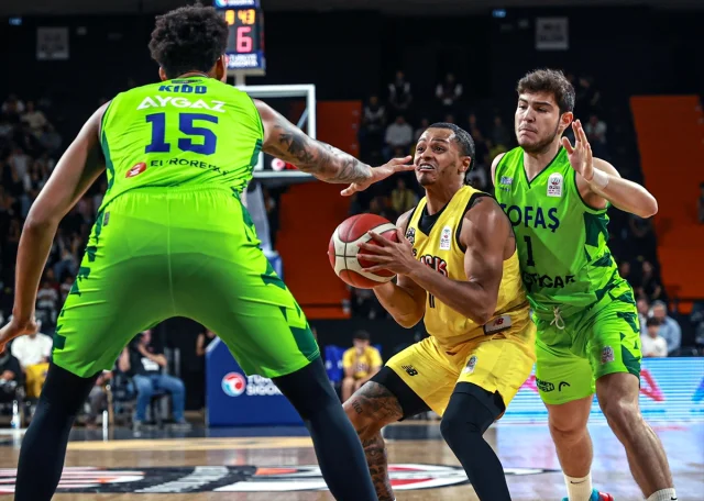 Basketbol Süper Ligi'nde Heyecan Dorukta: Mersin Spor TOFAŞ'ı Devirdi