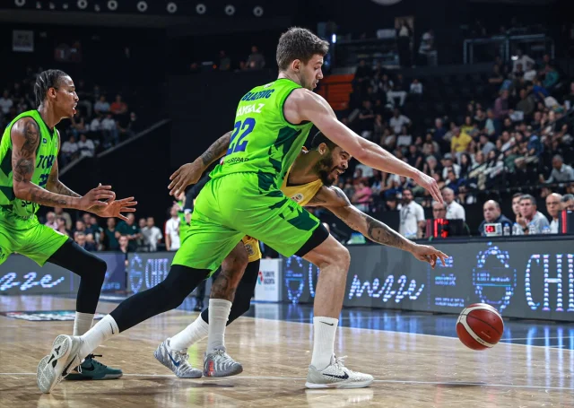 Basketbol Süper Ligi'nde Heyecan Dorukta: Mersin Spor TOFAŞ'ı Devirdi