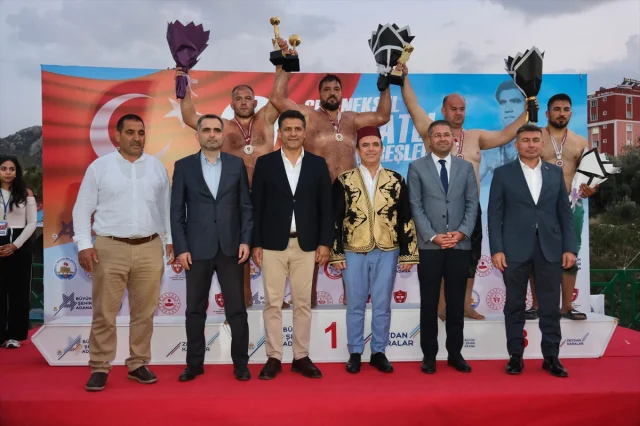 Adana'da Karakucak Güreşlerinde Heyecan Doruktaydı: Recep Kara Şampiyon