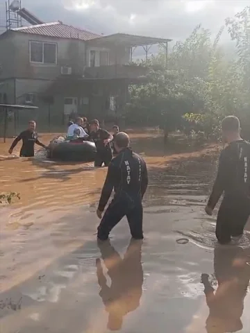 Hatay'da Yağmur Kabusu: Otoyolda Araçlar Mahsur