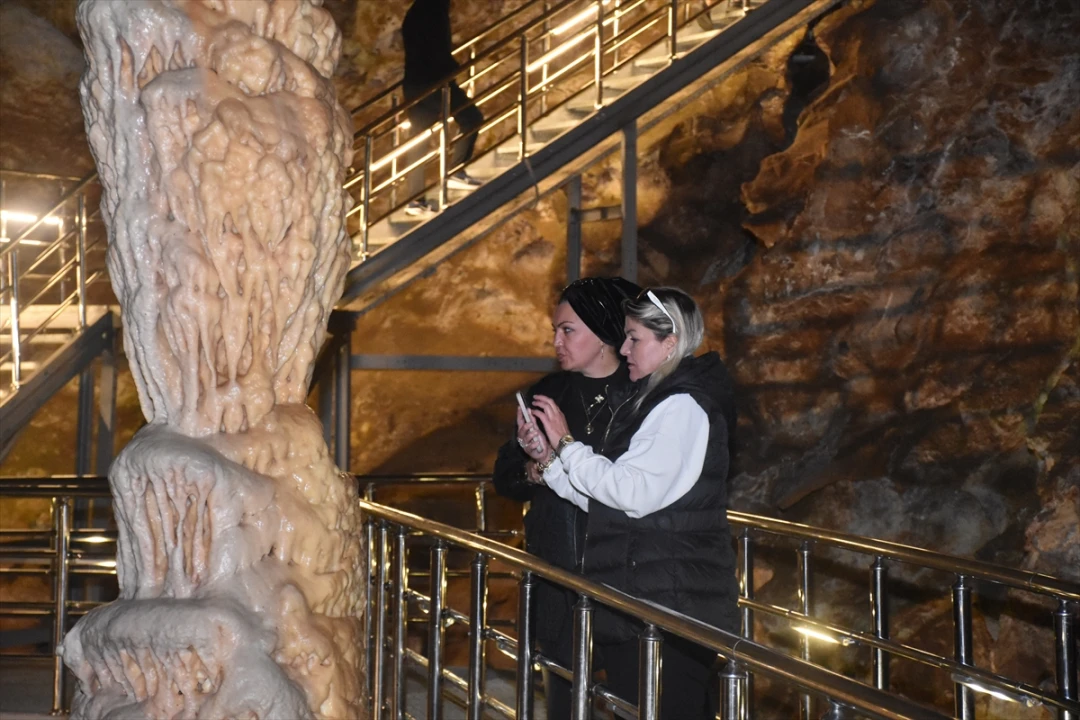 Gümüşhane'nin Gizemli Hazinesi Karaca Mağarası ile Nefes Kesen Deneyim