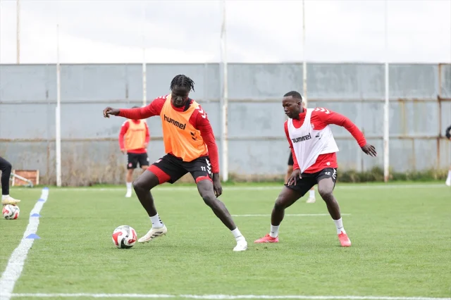 Sivasspor Hatayspor Karşısında Avantaj Arıyor