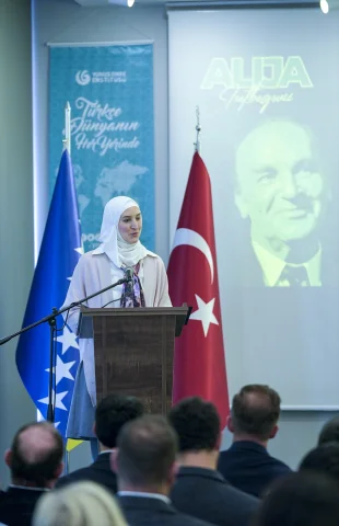 Aliya İzetbegoviç'in 100. Doğum Yılında Derinlemesine İncelendi