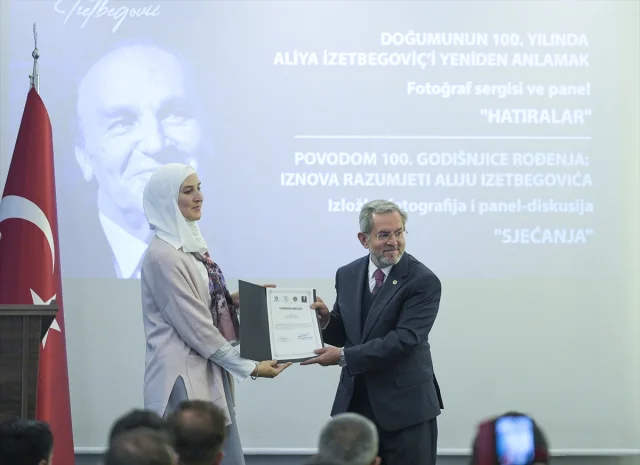 Aliya İzetbegoviç'in 100. Doğum Yılında Derinlemesine İncelendi