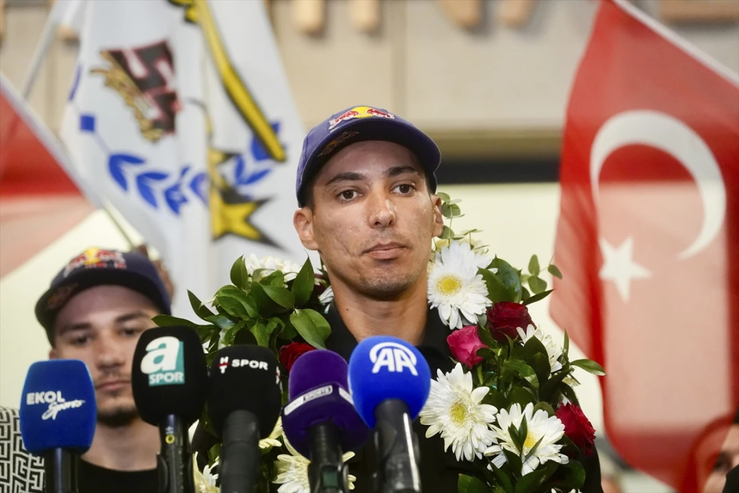 Dünya Şampiyonu Türkiye'de Coşkuyla Karşılandı