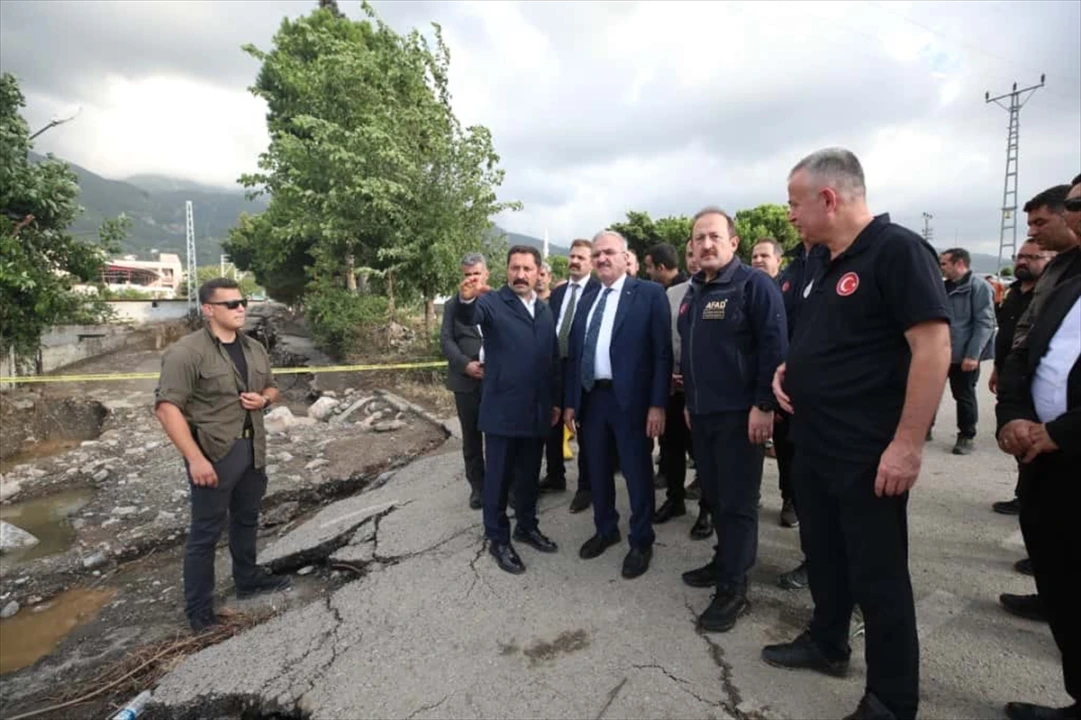 İçişleri Bakan Yardımcısı Karaloğlu'nun Hatay Ziyareti: Sağanak Yağışın Yarattığı Etki Yerinde İncelendi
