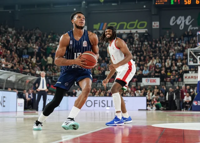 Anadolu Efes, İzmir'de Karşıyaka'yı Mağlup Etti