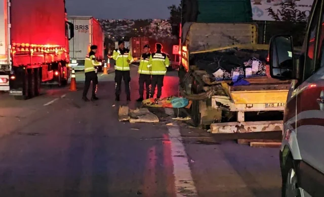 Sakarya'da Yürek Burkan Kaza: Lastik Değiştirirken Tır Çarptı