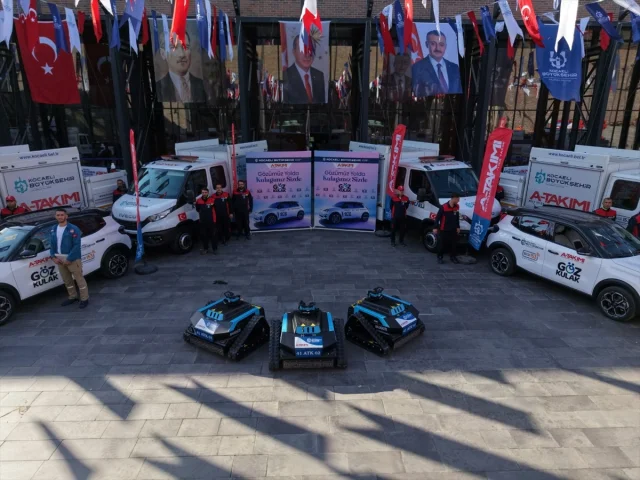 Kocaeli'de Mahallelerin Sorunlarını Çözmek İçin "Göz Kulak" Ekibi Sahada