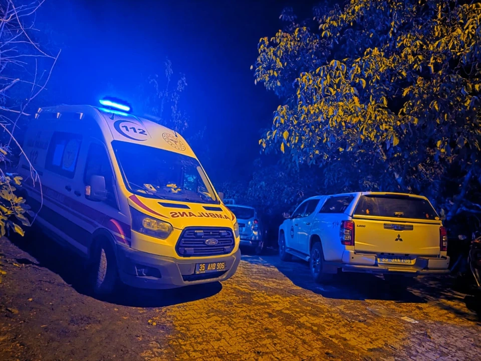 İzmir'de Baba Dehşet Saçtı! Oğlunu Öldürdü, Eşini Ağır Yaraladı