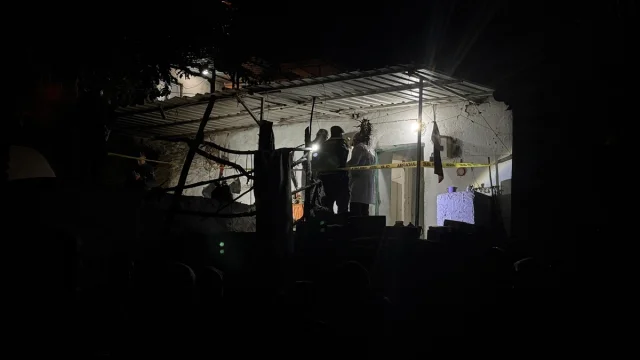 İzmir'de aile faciası: Baba oğlunu öldürdü, karısını ağır yaraladı