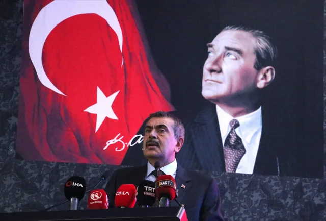 Bakan Tekin Eğitim Sistemindeki Adres Kayıt Krizini Bitirece...