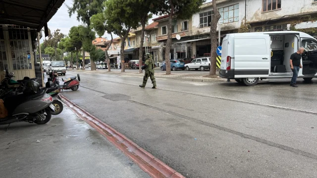 İzmir'de Tarlada Bulunan Gizemli El Bombası Panik Yarattı