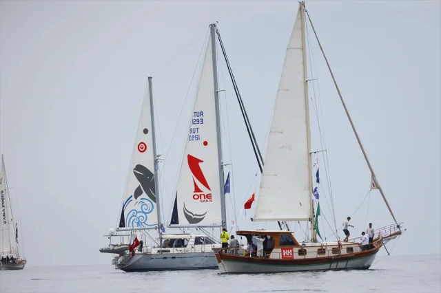 Bodrum'da Rüzgarlar Sörf Çıkarıyor: Bodrum Cup'ta Kıyasıya Yarış Başladı