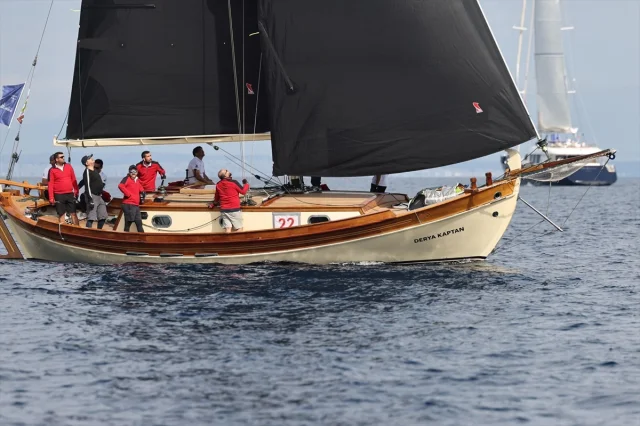 Bodrum'da Rüzgarlar Sörf Çıkarıyor: Bodrum Cup'ta Kıyasıya Yarış Başladı