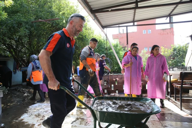Hatay'da sağanak sonrası hayat normale dönüyor