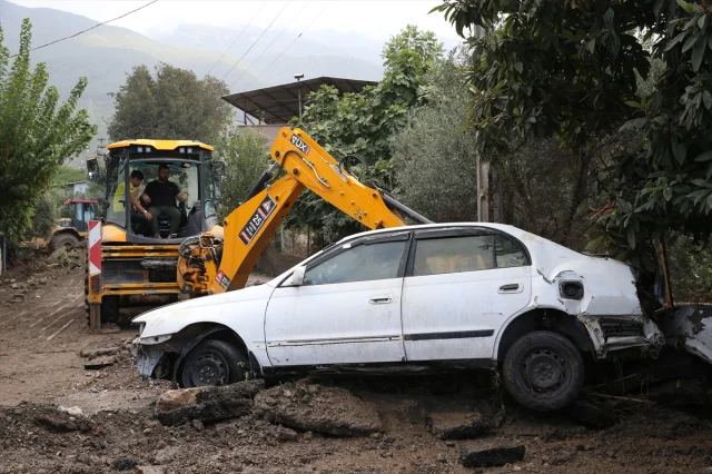 Hatay'da sağanak sonrası hayat normale dönüyor