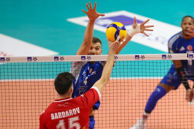 AXA Sigorta Kupa Voley'de İBB'nin Fırtına Gibi Zaferi