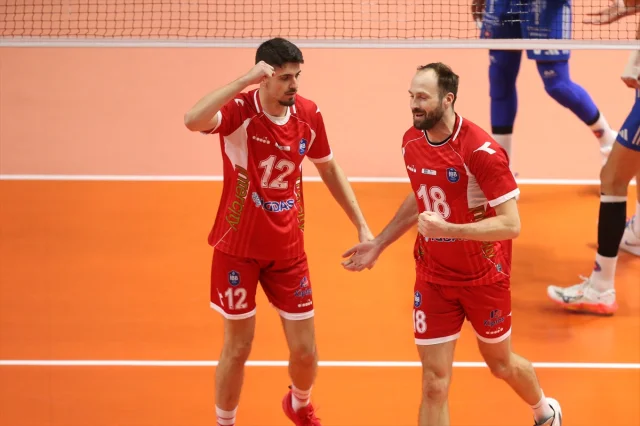 AXA Sigorta Kupa Voley'de İBB'nin Fırtına Gibi Zaferi